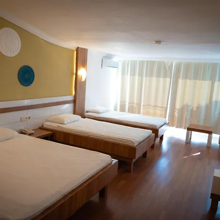 Club Golf Готель